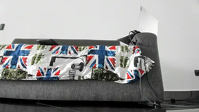 Snapshot of latin_bbc chatting on 10-15-25, 04:07 latin bbc online show from 10-15-25, 04:07