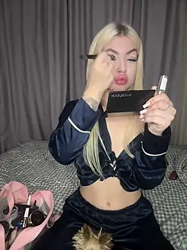 Snapshot of Cute_Barbieee_ chatting on 12-12-24, 12:38 Cute Barbieee online show from 12-12-24, 12:38