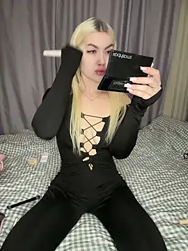 Snapshot of Cute_Barbieee_ chatting on 12-19-24, 01:18 Cute Barbieee online show from 12-19-24, 01:18