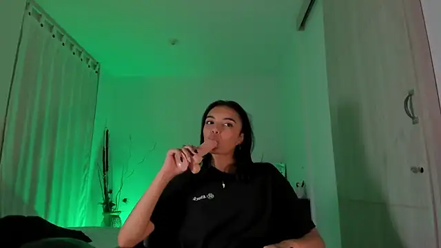 AnabelWolf online show from 02-01-25, 12:40