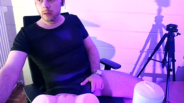 Snapshot of Toyboy84X chatting on 02-08-25, 11:24 Toyboy84X online show from 02-08-25, 11:24