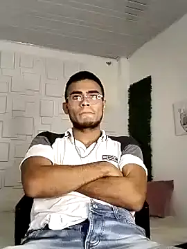 Snapshot of alessandro_2005 chatting on 12-06-24, 02:24 alessandro 2005 online show from 12-06-24, 02:24