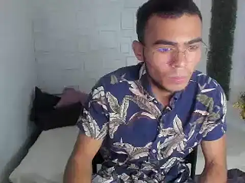 Snapshot of alessandro_2005 chatting on 12-07-24, 09:44 alessandro 2005 online show from 12-07-24, 09:44