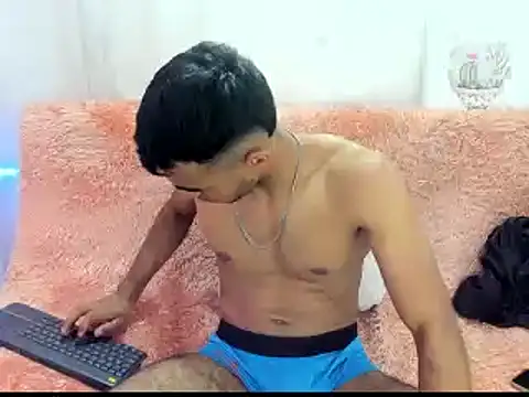 Snapshot of alessandro_2005 chatting on 02-04-25, 12:08 alessandro 2005 online show from 02-04-25, 12:08