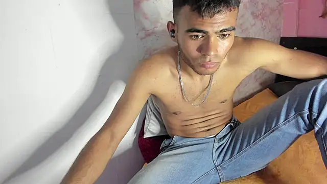 Snapshot of alessandro_2005 chatting on 02-06-25, 10:21 alessandro 2005 online show from 02-06-25, 10:21