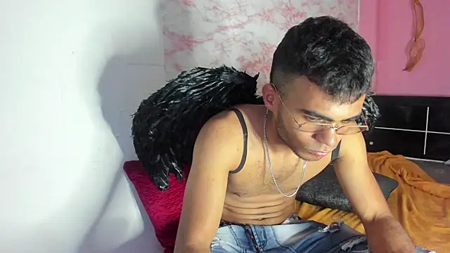 Snapshot of alessandro_2005 chatting on 02-07-25, 11:45 alessandro 2005 online show from 02-07-25, 11:45