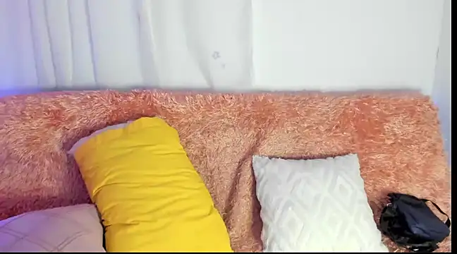 Snapshot of alessandro_2005 chatting on 02-09-25, 10:21 alessandro 2005 online show from 02-09-25, 10:21