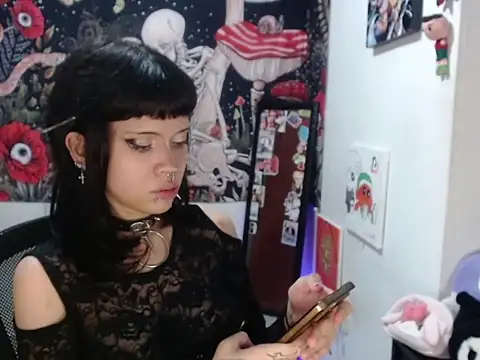 Snapshot of hachi_kitty chatting on 04-28-26, 10:48 hachi kitty online show from 04-28-26, 10:48
