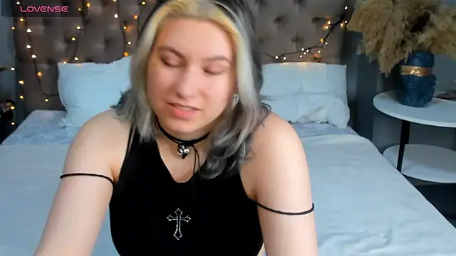 Snapshot of Bonni_Meiz chatting on 01-03-25, 10:09 Bonni Meiz online show from 01-03-25, 10:09