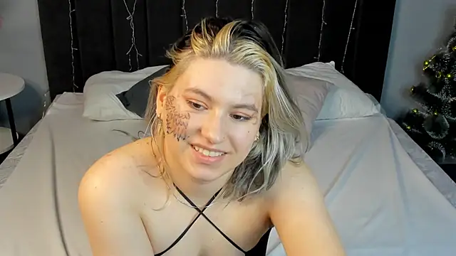 Snapshot of Bonni_Meiz chatting on 01-12-25, 01:48 Bonni Meiz online show from 01-12-25, 01:48