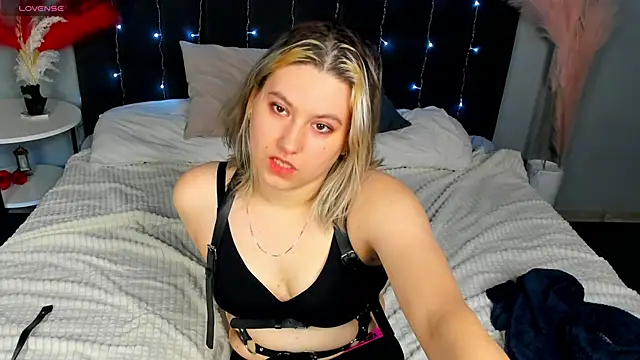 Snapshot of Bonni_Meiz chatting on 02-17-25, 04:37 Bonni Meiz online show from 02-17-25, 04:37