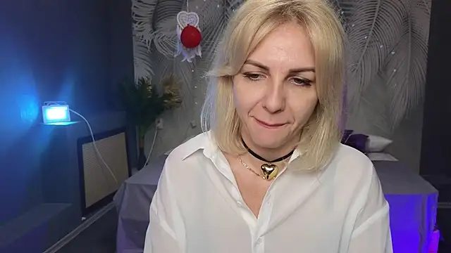 Snapshot of Barbara_Blonde chatting on 03-15-25, 05:52 Barbara Blonde online show from 03-15-25, 05:52