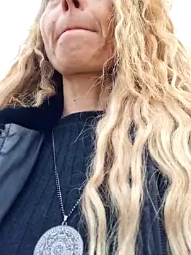 Snapshot of harleyejoker1 chatting on 03-04-26, 11:27 harleyejoker1 online show from 03-04-26, 11:27