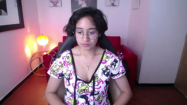 Lili Gomez  online show from 02-15-25, 10:52