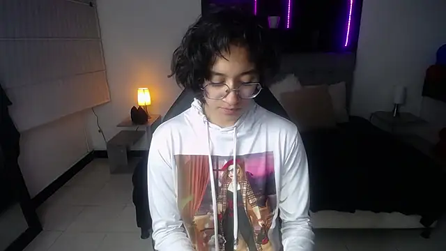 Lili Gomez  online show from 03-14-25, 01:46