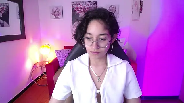 Lili Gomez  online show from 03-22-25, 01:52