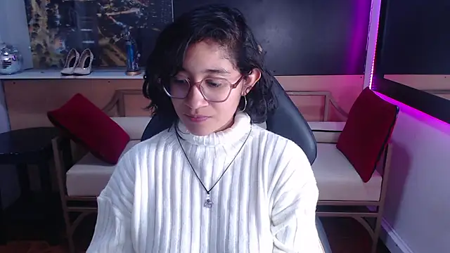 Lili Gomez  online show from 09-09-25, 02:05