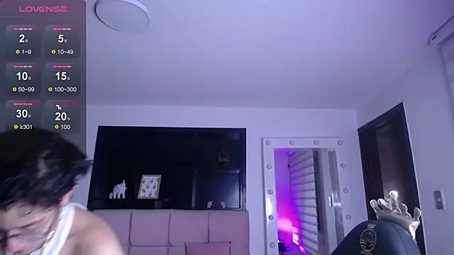 Lili Gomez  online show from 12-20-25, 10:44