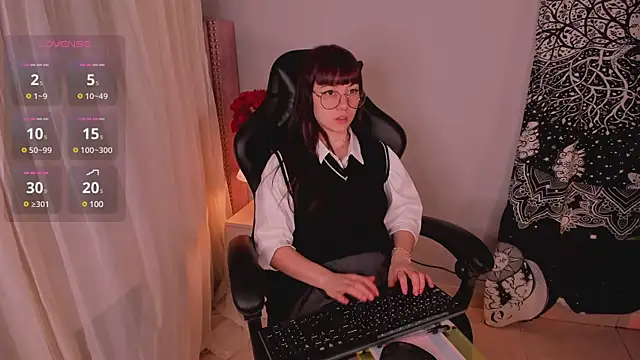 Lia Sweett  online show from 02-28-25, 02:42