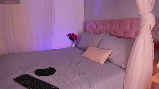 Lia Sweett  online show from 03-03-25, 02:37