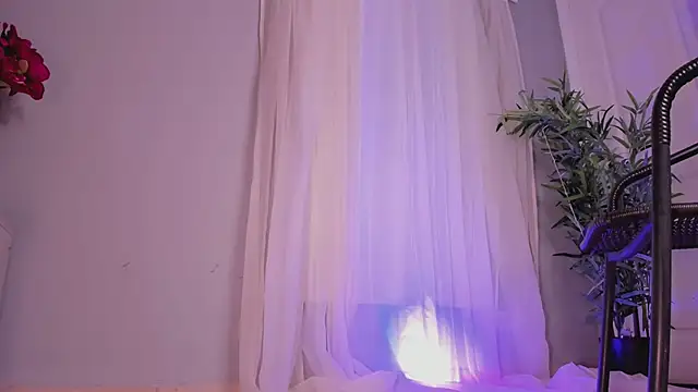 Lia Sweett  online show from 03-19-25, 05:50