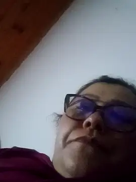 Darly Gomez online show from 12-31-24, 04:06