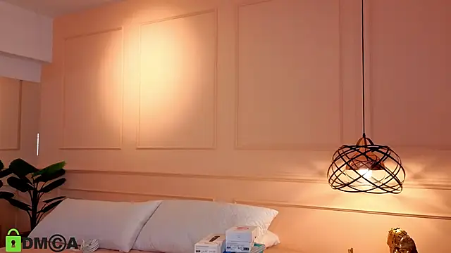 Snapshot of SHARONN____ chatting on 11-14-25, 04:00 SHARONN online show from 11-14-25, 04:00