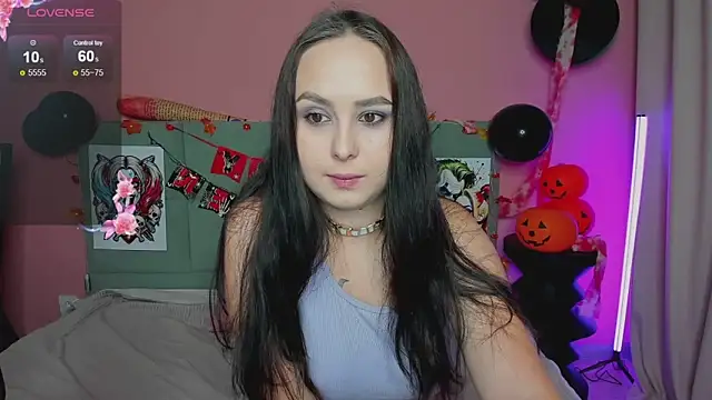 Snapshot of BeatriceReeves chatting on 10-31-25, 01:06 BeatriceReeves online show from 10-31-25, 01:06