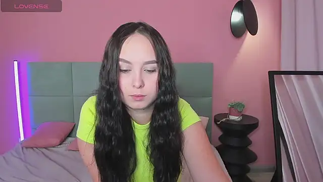 Snapshot of BeatriceReeves chatting on 11-16-25, 01:00 BeatriceReeves online show from 11-16-25, 01:00