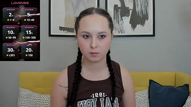 Snapshot of BeatriceReeves chatting on 06-03-26, 01:08 BeatriceReeves online show from 06-03-26, 01:08