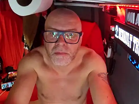 KOMANDOS74 online show from 11-19-25, 10:54