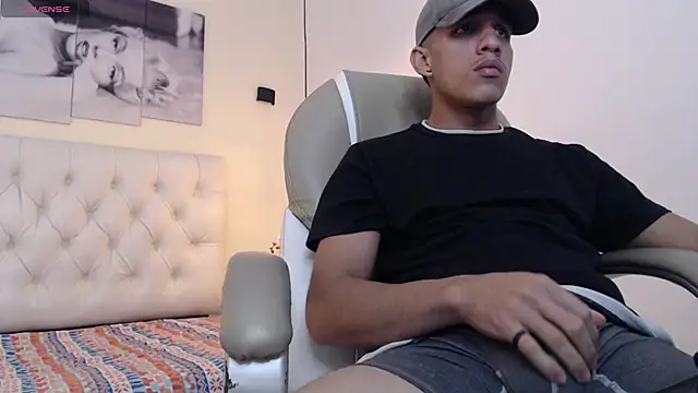 Snapshot of Jheidertwink chatting on 12-19-24, 06:23 Jheidertwink online show from 12-19-24, 06:23