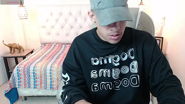 Snapshot of Jheidertwink chatting on 12-20-24, 07:12 Jheidertwink online show from 12-20-24, 07:12