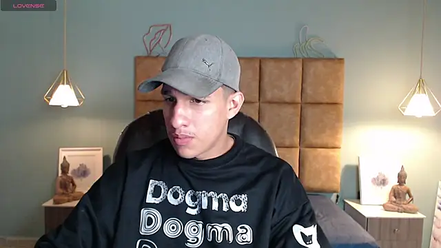 Snapshot of Jheidertwink chatting on 12-23-24, 03:40 Jheidertwink online show from 12-23-24, 03:40