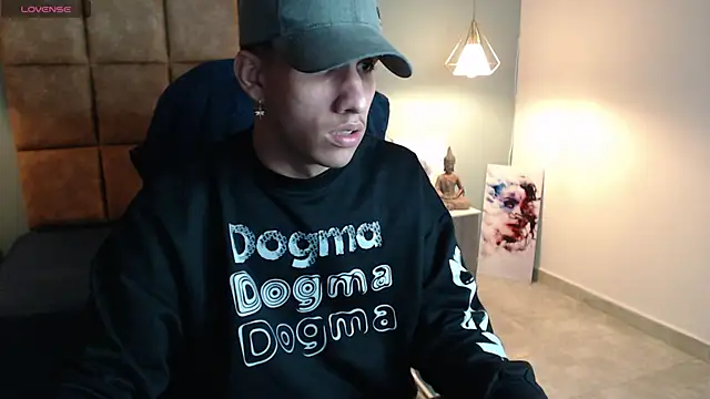 Snapshot of Jheidertwink chatting on 12-23-24, 06:44 Jheidertwink online show from 12-23-24, 06:44