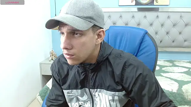 Snapshot of Jheidertwink chatting on 12-27-24, 06:35 Jheidertwink online show from 12-27-24, 06:35