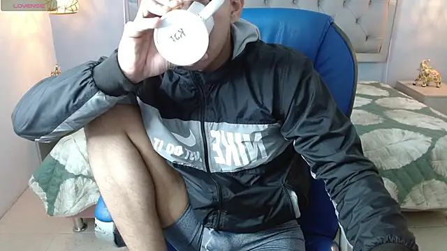 Snapshot of Jheidertwink chatting on 12-27-24, 09:39 Jheidertwink online show from 12-27-24, 09:39