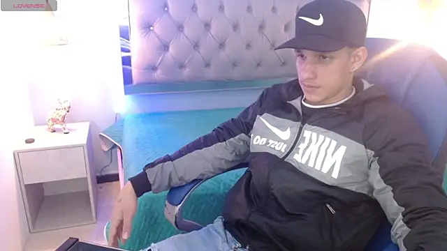 Snapshot of Jheidertwink chatting on 01-06-25, 03:31 Jheidertwink online show from 01-06-25, 03:31