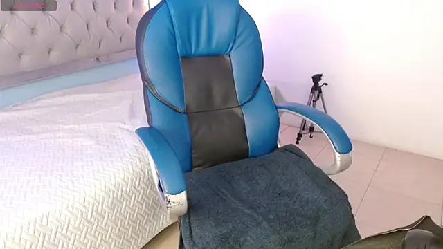 Snapshot of Jheidertwink chatting on 01-21-25, 04:05 Jheidertwink online show from 01-21-25, 04:05