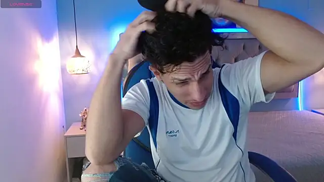 Snapshot of Jheidertwink chatting on 02-15-25, 09:04 Jheidertwink online show from 02-15-25, 09:04