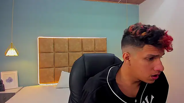 Snapshot of Jheidertwink chatting on 09-29-25, 12:32 Jheidertwink online show from 09-29-25, 12:32