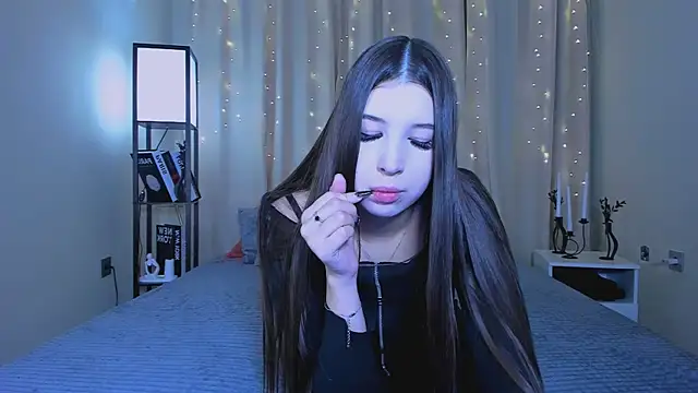 DellaRose online show from 12-17-24, 05:07