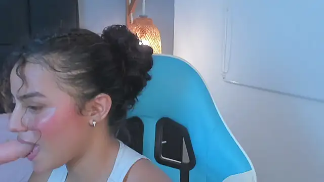 Snapshot of yaya23x chatting on 01-15-25, 10:24 yaya23x online show from 01-15-25, 10:24