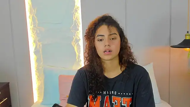 Snapshot of yaya23x chatting on 03-20-25, 07:04 yaya23x online show from 03-20-25, 07:04