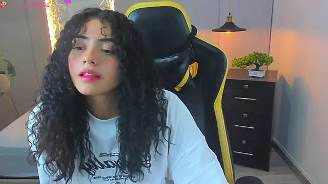 Snapshot of yaya23x chatting on 09-13-25, 04:18 yaya23x online show from 09-13-25, 04:18