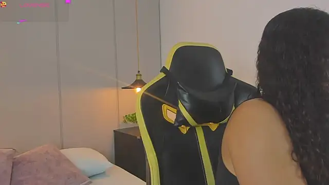 Snapshot of yaya23x chatting on 09-24-25, 01:36 yaya23x online show from 09-24-25, 01:36