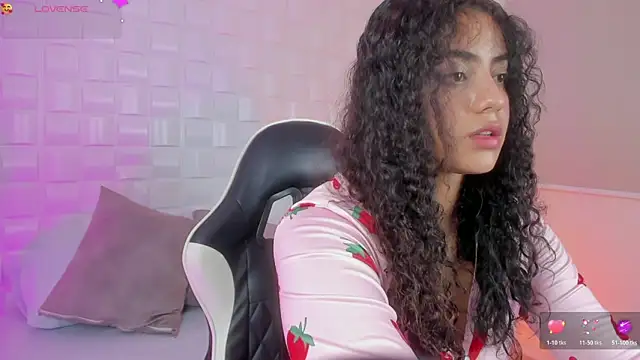 Snapshot of yaya23x chatting on 10-28-25, 02:53 yaya23x online show from 10-28-25, 02:53