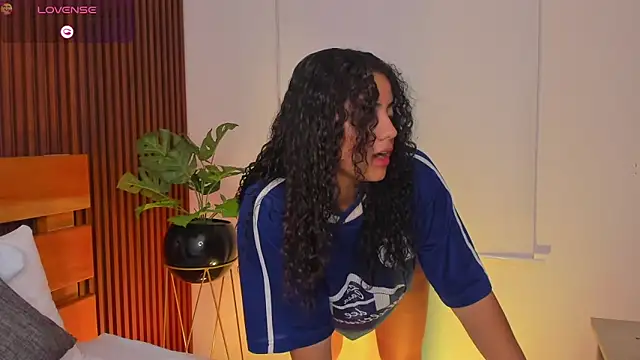 Snapshot of yaya23x chatting on 11-19-25, 02:39 yaya23x online show from 11-19-25, 02:39