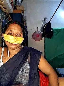 Snapshot of Real_Desi_Couple chatting on 04-14-26, 04:57 Real Desi Couple online show from 04-14-26, 04:57