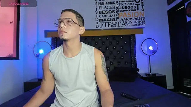 Snapshot of JoshMillerr_ chatting on 03-07-25, 08:00 JoshMillerr online show from 03-07-25, 08:00